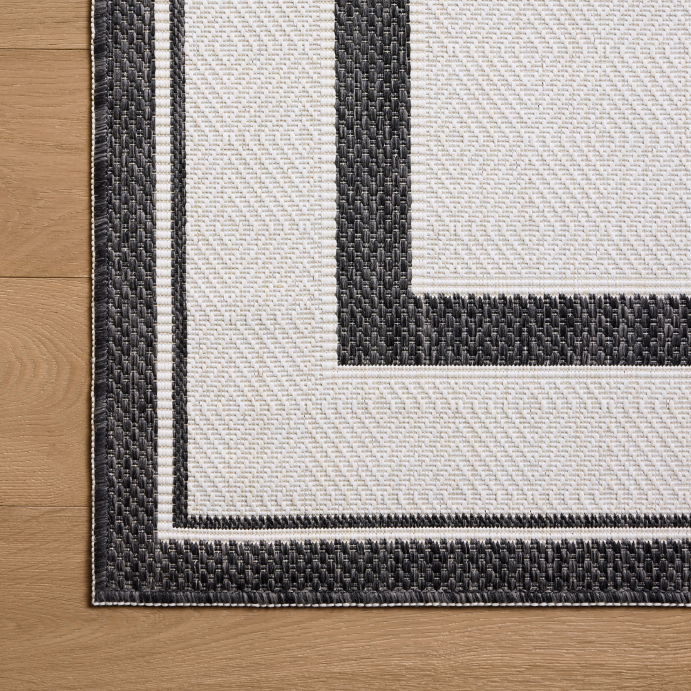 Easton Indoor/Outdoor Onyx/Ivory Rug