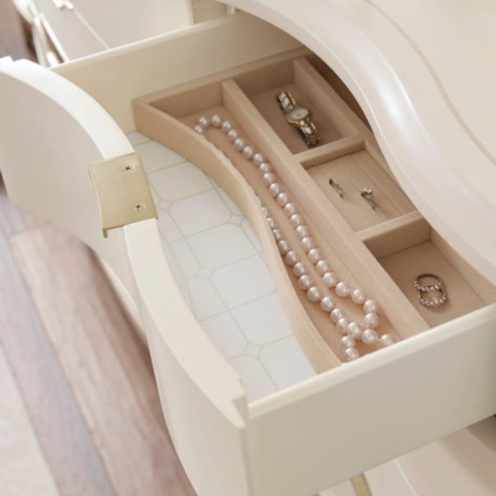 Adela Dresser